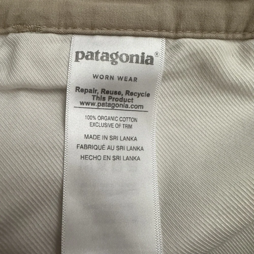Patagonia Mens Boys Shorts 28 Recycled Organic Cotton Worn Wear Khaki Hiking